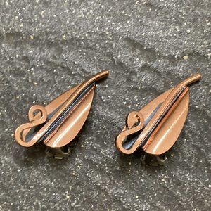 Modernist clip earrings in copper signed Renoir